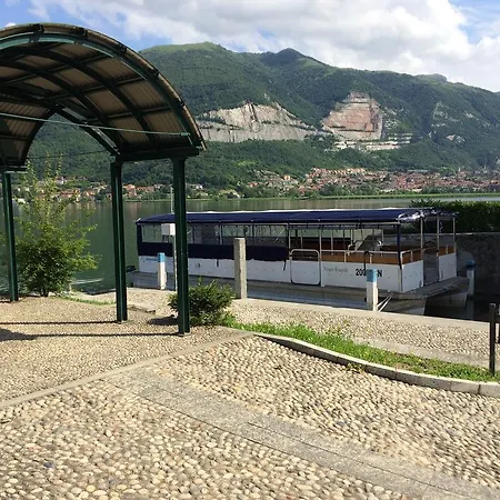 ベッド・アンド・ブレックファスト Il Portico Del Conte Bosisio Parini