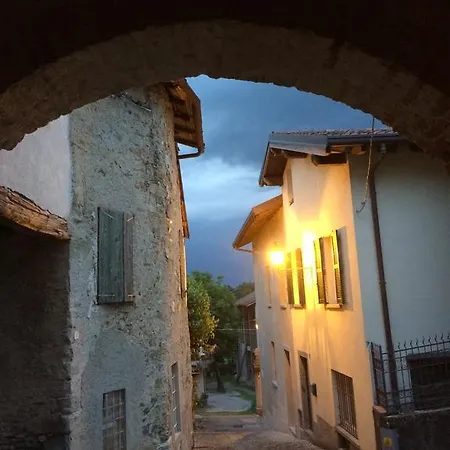 Il Portico Del Conte فندق مبيت وإفطار Bosisio Parini