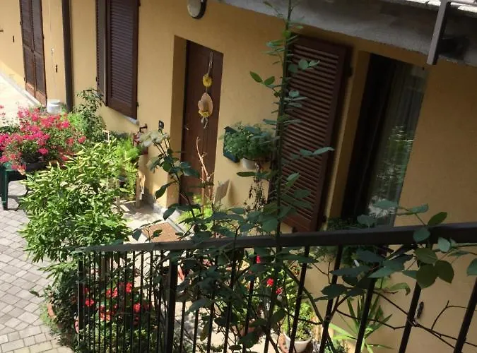 Il Portico Del Conte Couette-café 3*