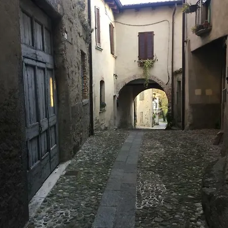 Il Portico Del Conte Bosisio Parini